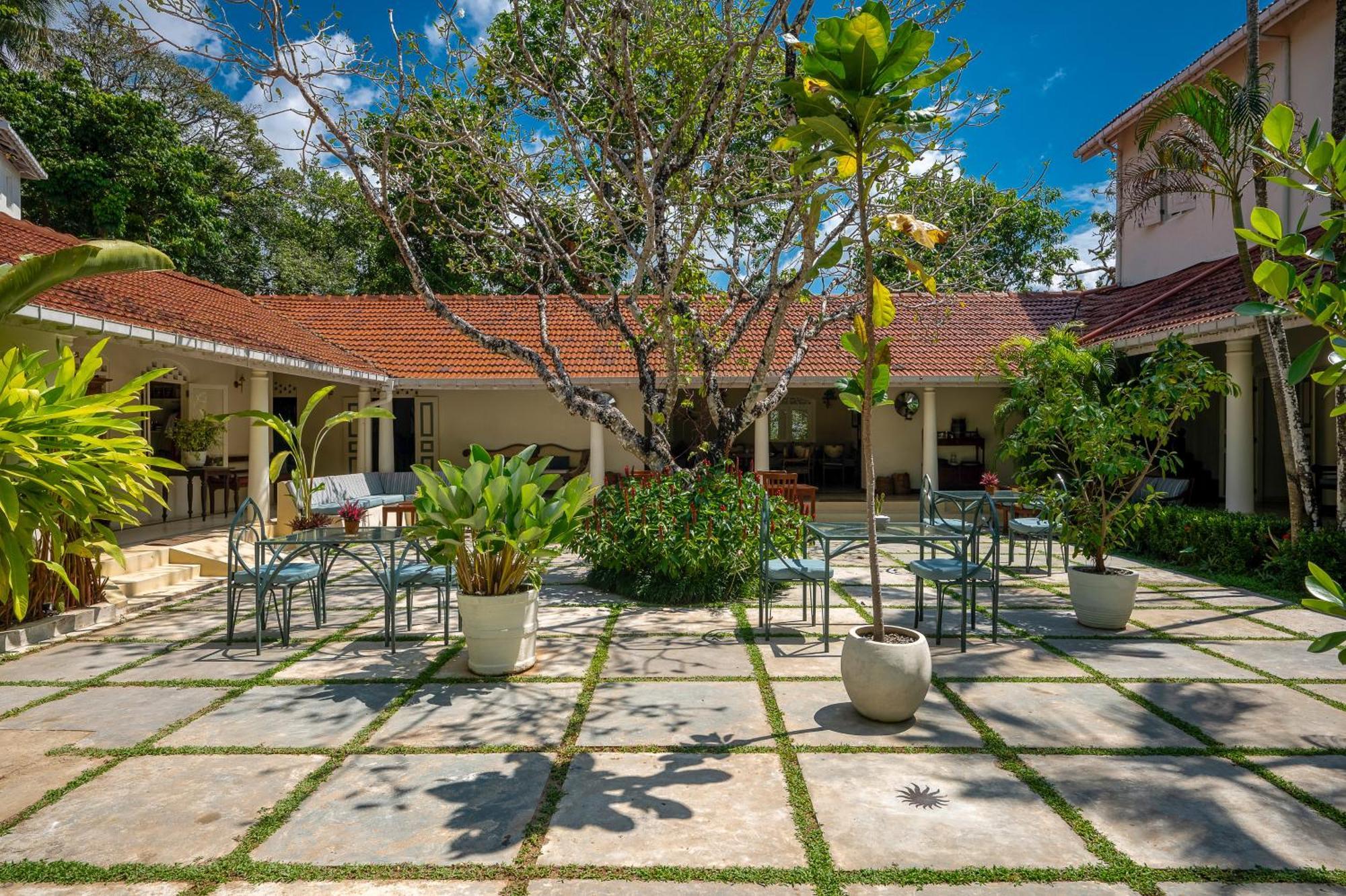 The Sun House Hotel Гале Екстериор снимка