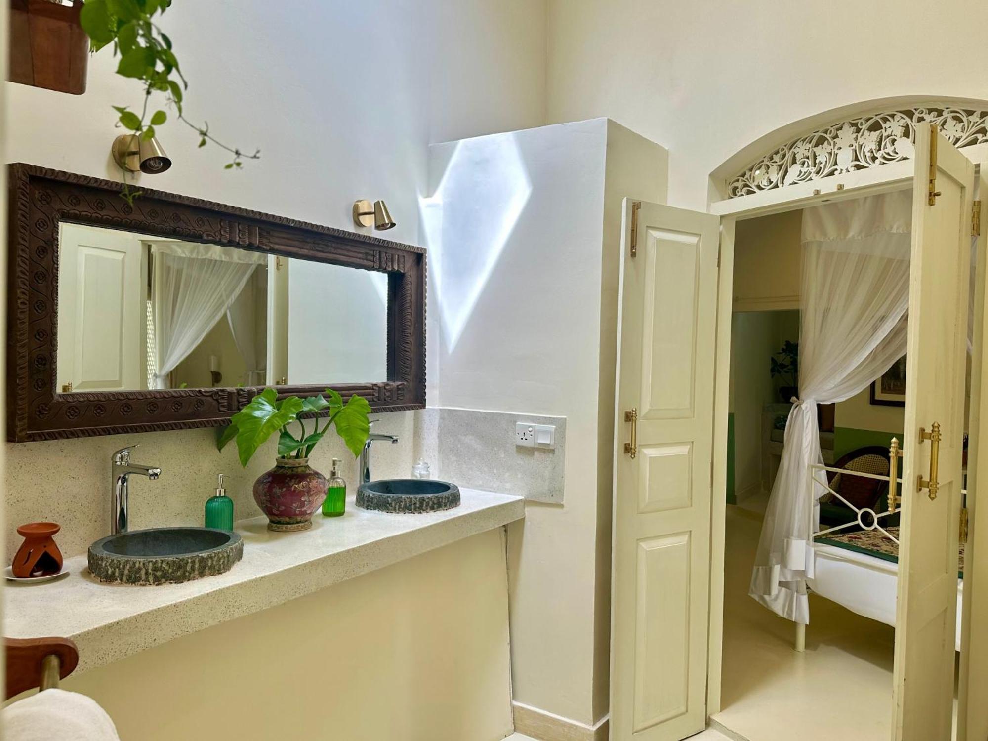 The Sun House Hotel Гале Екстериор снимка